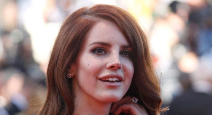 „Letagadja a műtétjét” – Magyar orvos buktatta le Lana Del Rey-t! Szerinte hazudik plasztikájáról a világsztár