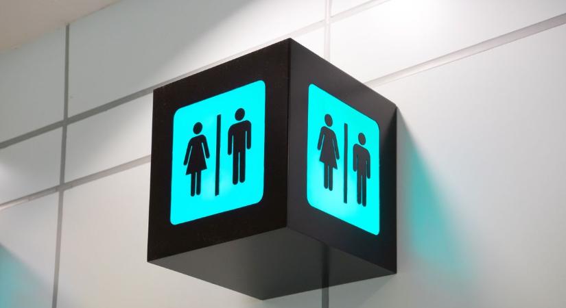 Felháborodott az egész falu: undorító és megrongált állapotban találták a nyilvános vécét