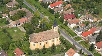 Látványos ígéretek, kevés párbeszéd – fórumot tartottak a bicsérdi ipari park tervéről