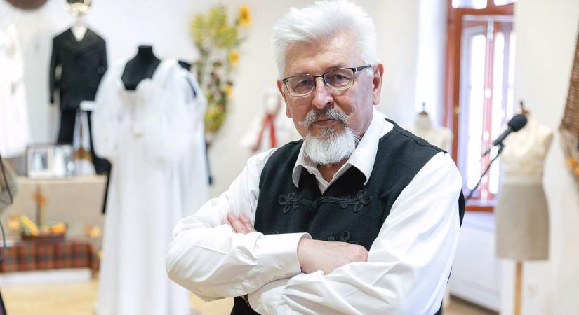 Kölcsönkapott szerszámmal faragta első alkotását Kiss István fafaragó művész