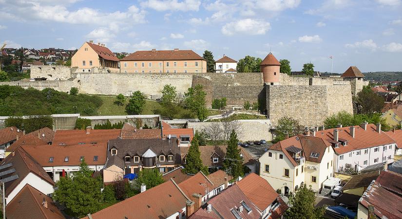 Leomlott az egri vár fala, lezárások következnek a helyreállítás ideje alatt