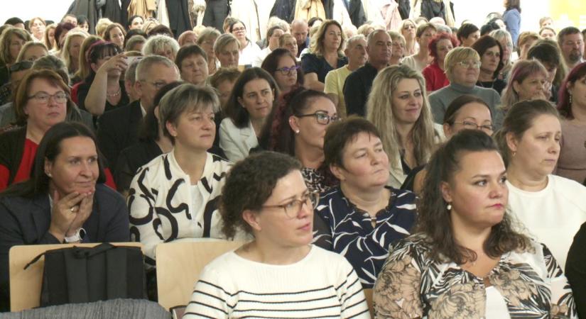 Szívvel, hittel, szeretettel: a szociális munka napján köszöntötték a gyermekvédelemben dolgozókat