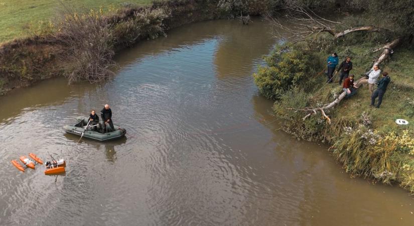 A szemünk láttára születik új holtág az Ipolyon