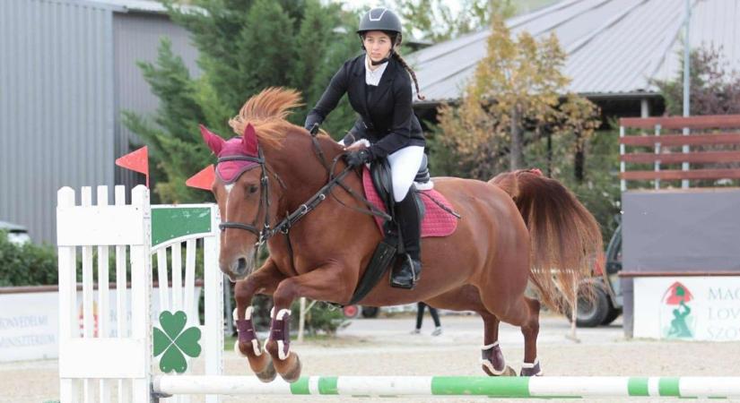 Hatalmas siker! Ott van a döntőben a balmazújvárosi Katalin és lova, Díva