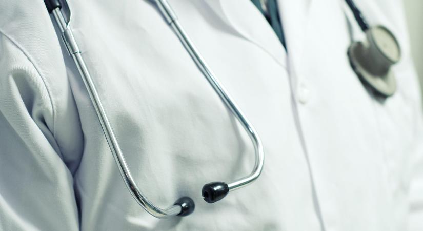 Egészségügy: egyre nagyobb a baj, akár osztályok is bezárhatnak