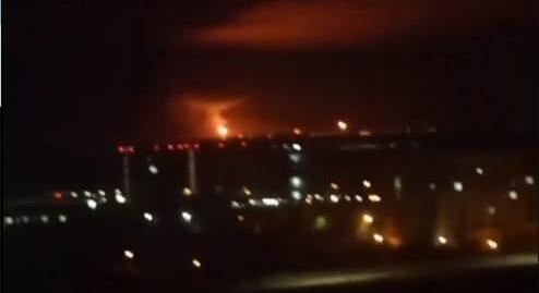 Ukrán dróncsapás okozott robbanásokat és tüzet a Lukoil volgográdi olajfinomítójában – videó