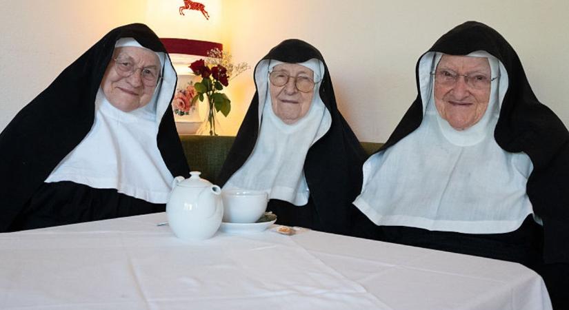 Három apáca megszökött az idősek otthonából, hogy visszafoglalja régi kolostorát