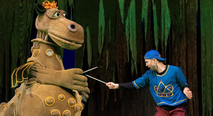 Visszatért a Jókaiban Süsü, a sárkány – Pille Tamás rendezőt kérdeztük (INTERJÚFOTÓK)