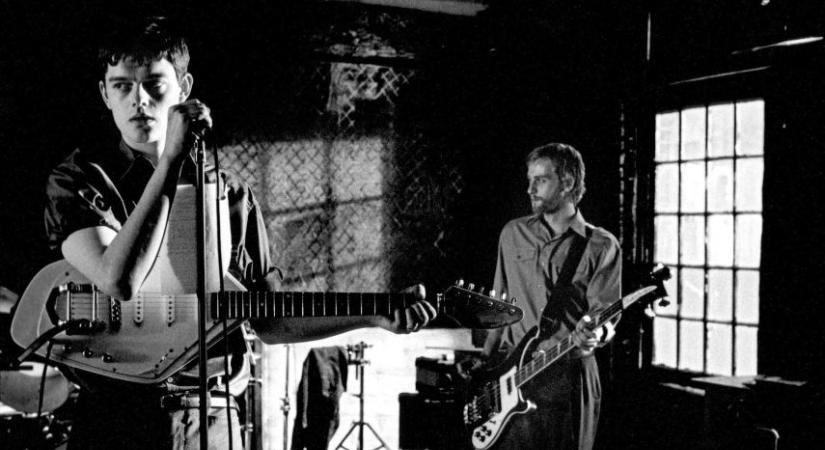 Sziámi újra megidézi a Joy Division szellemét