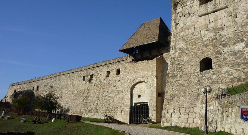 Falomlás Egerben – bánhatják a turisták