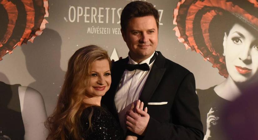 A tragikus hirtelenséggel elhunyt Vadász Zsolt özvegye és Peller Károly együtt sírtak a stúdióban