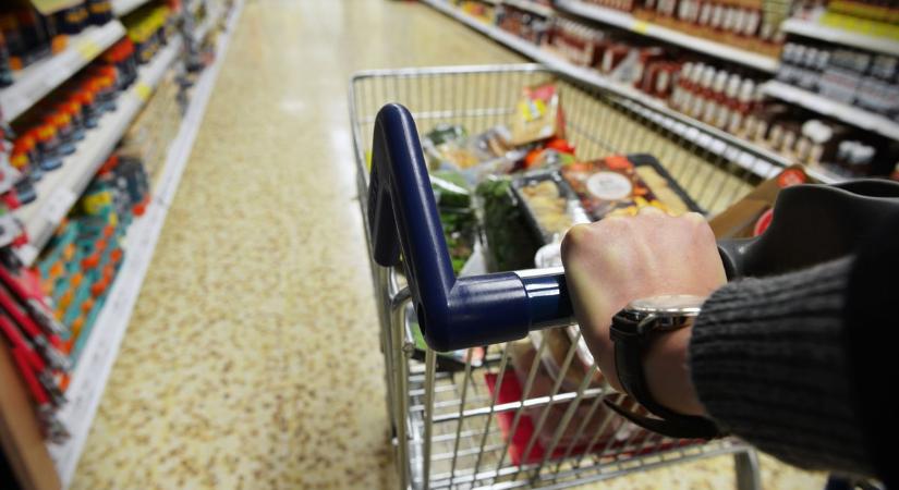 Két nagy üzletlánc is bejelentette, hogy zárva tartanak szenteste