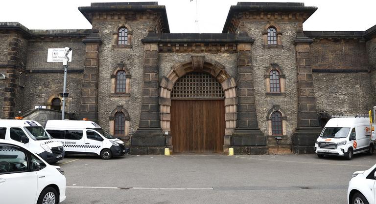 Dagad a botrány Angliában, egy héten belül két bűnözőt engedtek szabadon tévedésből