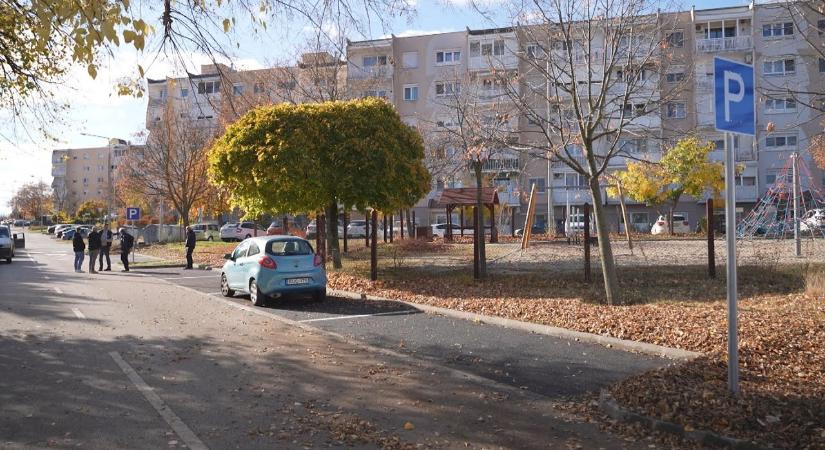 Hat új parkoló készült el az Alkotók útján