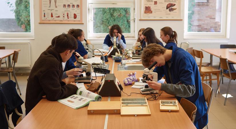 Helyi diákokat is várnak a Tatai Református Gimnázium nyílt napjára