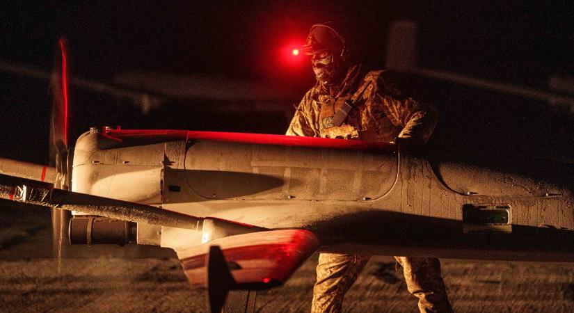 Orosz drónbázist lőttek szét, csapás ért több olajlétesítményt is