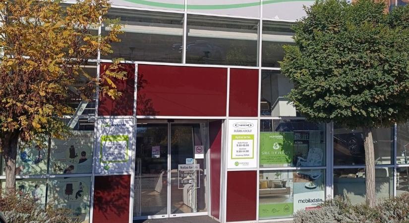 Váratlan vendég és egy megmentő érkezett a veszprémi áruházba (képek, videó)