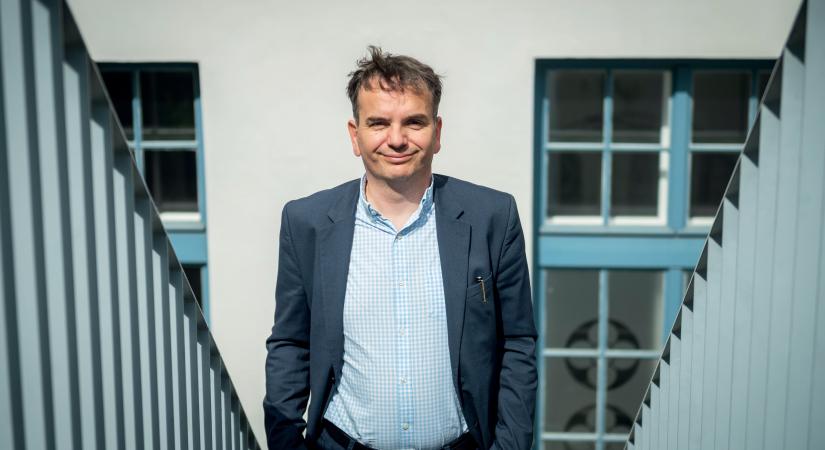 „Jól megválasztott keleti és nyugati nyelvvel övék a világ” – interjú az első két tannyelvű magyar gimnázium igazgatójával