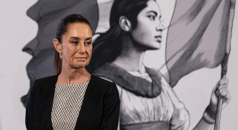 A nyílt utcán próbálta megcsókolni és megfogni a világhírű elnököt egy férfi