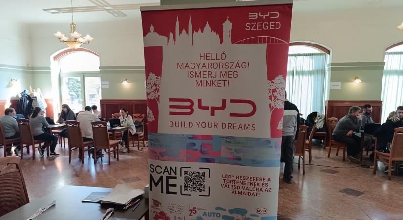 Toborzónapot tartott Makón a Szegeden épülő elektromos autógyár – ötvenféle munkát kínálnak – galériával