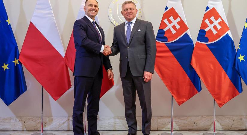 Nawrocki gratulált Ficónak az Európai Szocialisták Pártjából való kizárásához