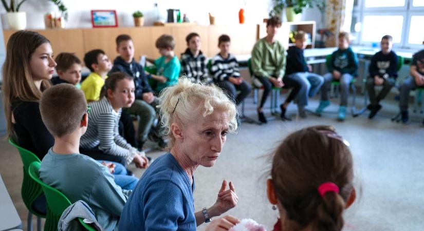 A modern tánc közelről – nem akárki látogatott el a szekszárdi iskolába – galéria és videó