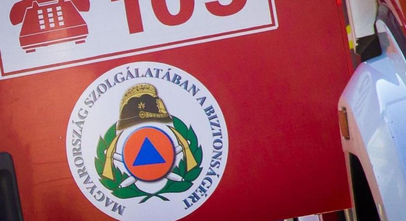 Három autó karambolozott a 82-esen, teljes útzár mellett folyik a mentés