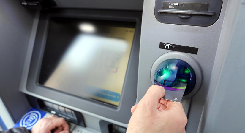Magyarország rükvercbe kapcsol a készpénzhasználat erőltetésével, lásd vidéki ATM-ek