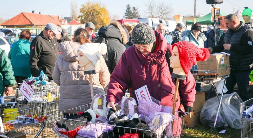Első kézből az utolsó előtti Ónodi vásárról. Képeken és videón a vásári forgatag