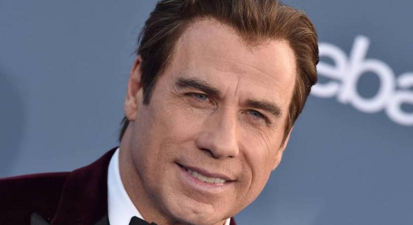 Felismered a 71 éves John Travoltát? Kopaszon és ősz szakállal fotózkodott