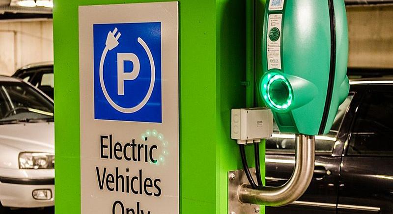 Az emberek többsége még nem kér az elektromos autózásból