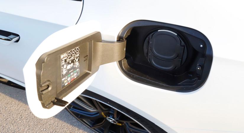 Soha nem adtak még el ennyi villanyautót itthon