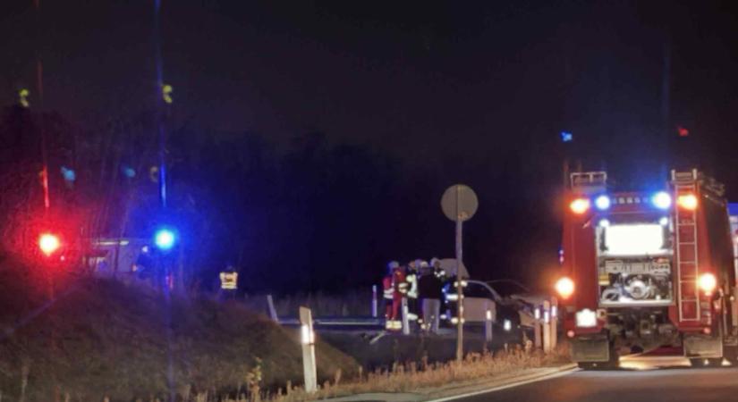 Autó és busz karambolozott a régi 83-as főúton