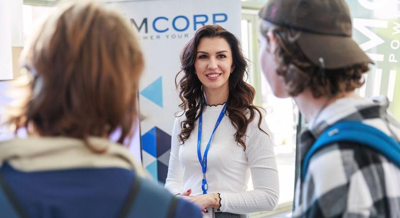 Rekordszámú kiállító a Debreceni Egyetem gépészmérnöki szakmai napján – a BMW és a Krones is ott volt!