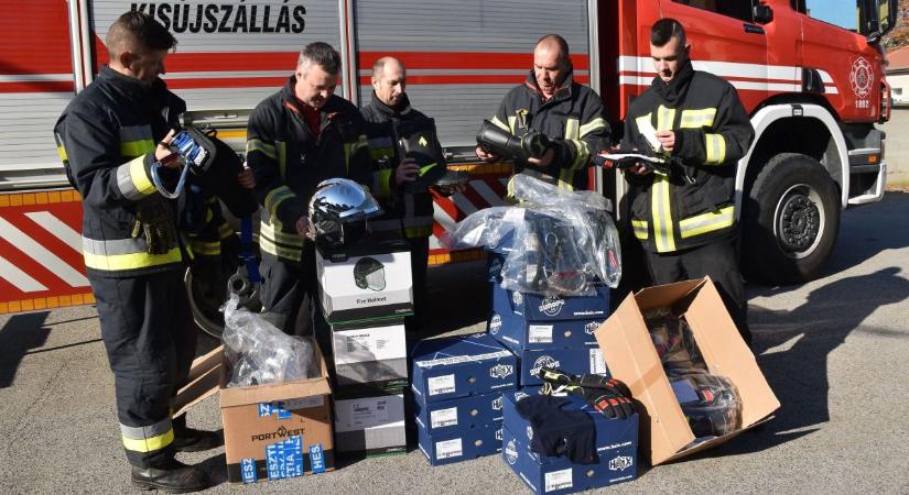 Már a jövő tűzoltóira is gondoltak a beszerzett felszerelésekkel – videóval