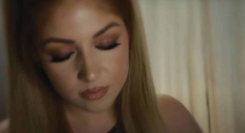 Sosem volt ennél szexibb: csak néhány lufi takarta el Tolvai Reni formás testét