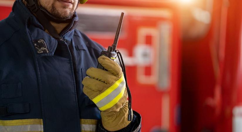 Felcsaptak a lángok Kisújszálláson, egy melléképület égett