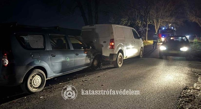 Csúnyán összeakadt a két autó - fotó a zalaegerszegi karambolról