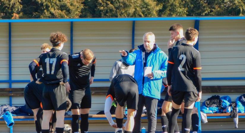 Nemrég NB III-as klubot irányított, most azt a csapatot vette át, amellyel játékosként bajnok lett