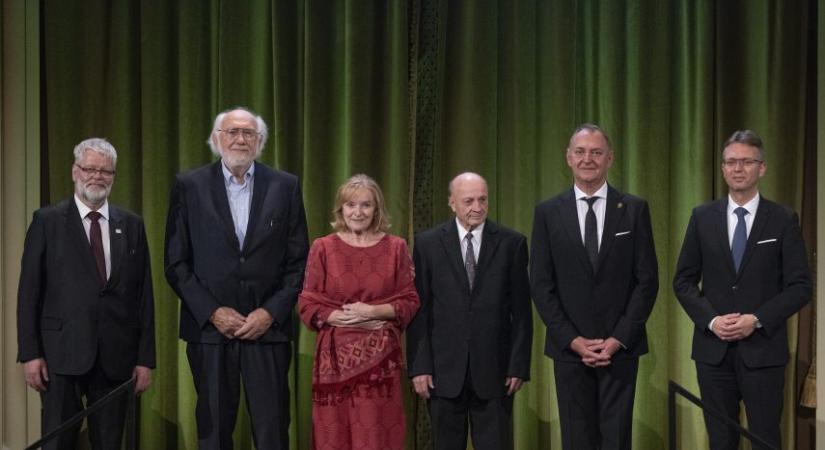 Négy alkotót választottak idén a nemzet művészének