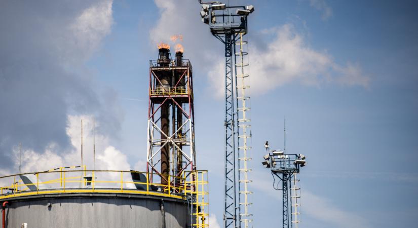 Százhalombattai tűzeset: elárulta a Mol, hogy mekkora a kár