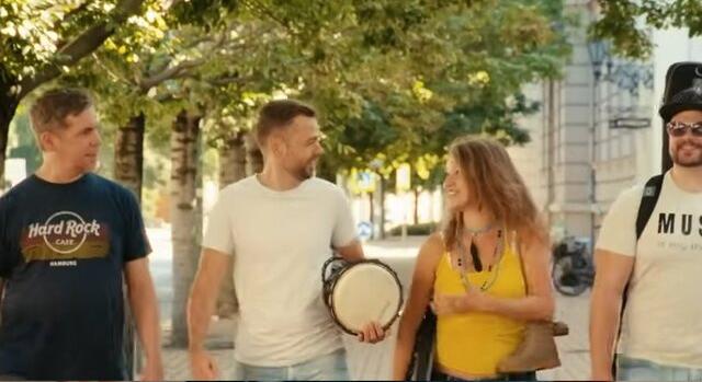 Bakancslista és világvége: a Körforgó új klipje az életre buzdít