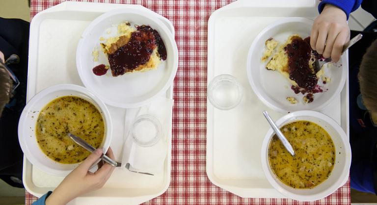 Hét szolnoki iskolában leállhat a gyermekétkeztetés az önkormányzat tartozásai miatt