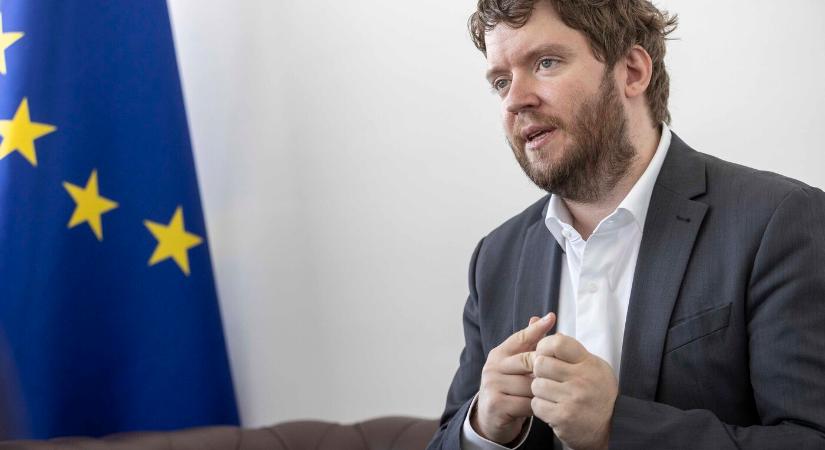 „Nem célunk kisiskolákat bezárni” – Ravasz Ábellel az oktatási reformcsomagról beszélgettünk