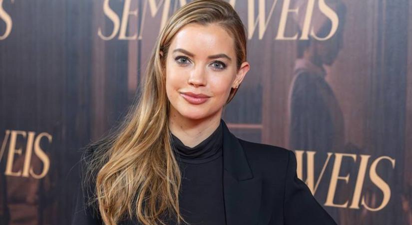 A köztévé műsorvezetőnőjének új párja ennyire sármos pasi: közös képükön olyanok, mint a modellek