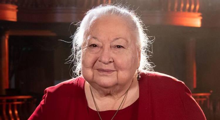 Csengetett, Mylord? az Orlainál – Lady Lavender szerepébe bújik Molnár Piroska