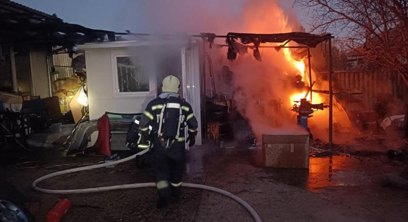 Az Acsádi úton csaptak fel a lángok Debrecenben