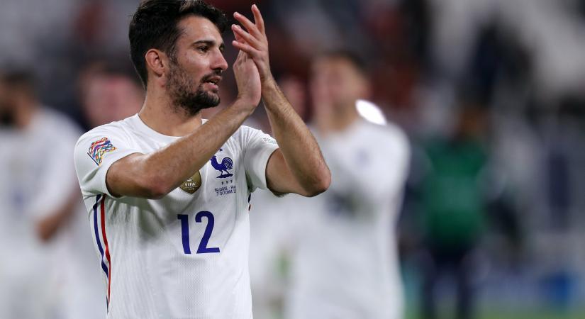 31 évesen visszavonult a 13-szoros francia válogatott védő