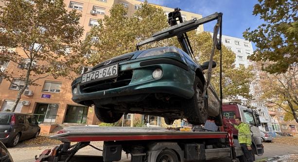 Helyfoglaló roncsok helyett parkolóhelyek