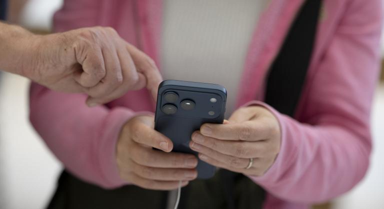 Történelmi AI-megállapodás küszöbén áll az Apple és a Google